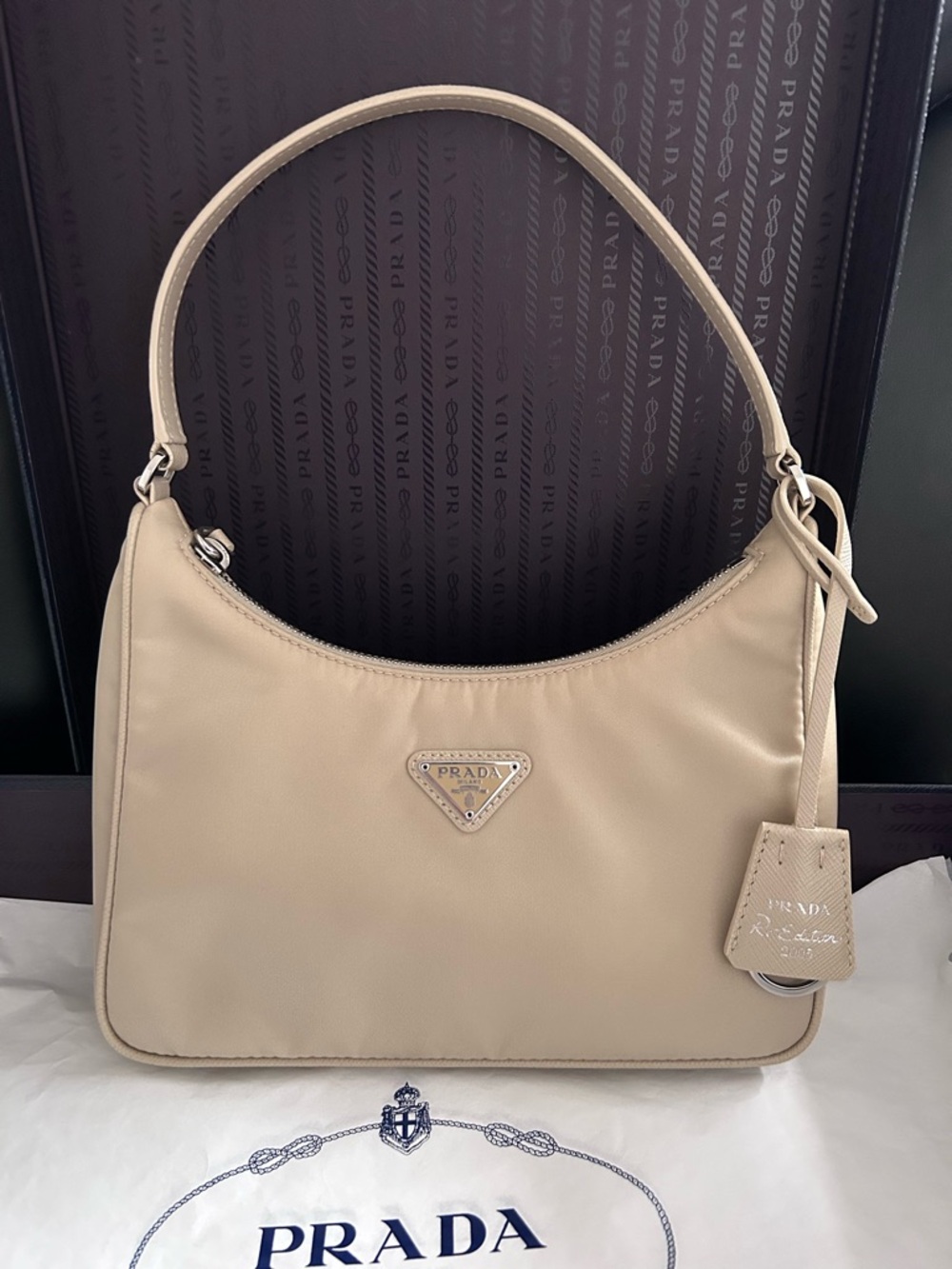 Authentic Prada Re-Edition 2005 Mini - Picture 2 of 14